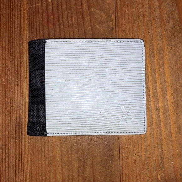 Men’s Louis Vuitton Wallet - Picture 2 of 5